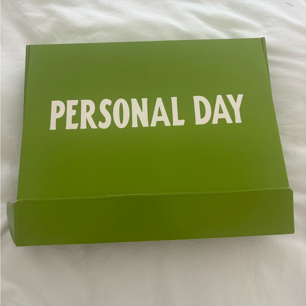 PERSONAL DAY Canvas Tote with serum & priming milk plus hair scrunchie - Picture 6 of 6